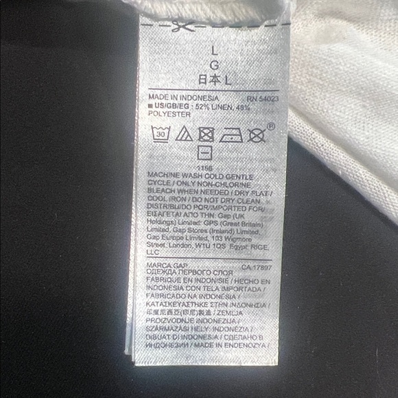 Gap Women's White Sleeveless Top with Blue Accents - Picture 5 of 8